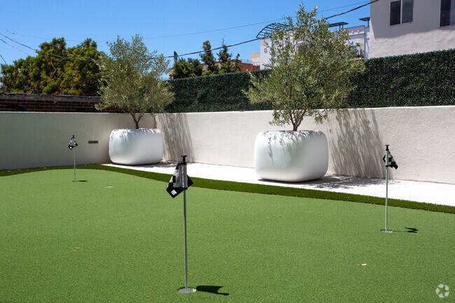 Putting Grass - Audrey