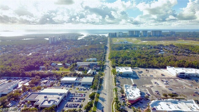 Foto del edificio - 826 Wiggins Pass Rd