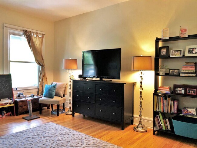 Building Photo - 236 Harrison Ave