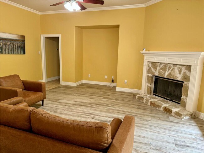 Building Photo - 1219 Pine Forest Cir