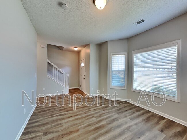 Foto del edificio - 8629 Thomas Rd