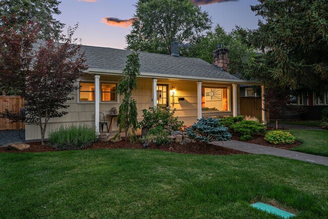 Foto del edificio - Charming Downtown Home!