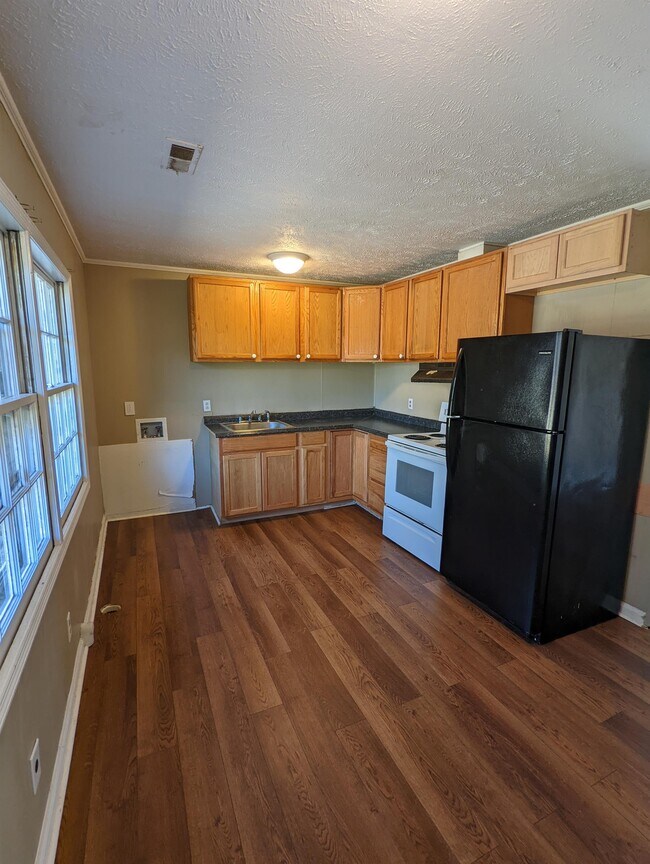 Building Photo - 6556 Tareyton Rd