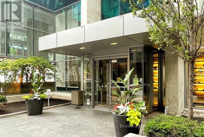 Building Photo - 38-2338 Grenville St