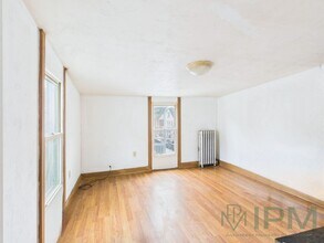 Building Photo - 594 W King St