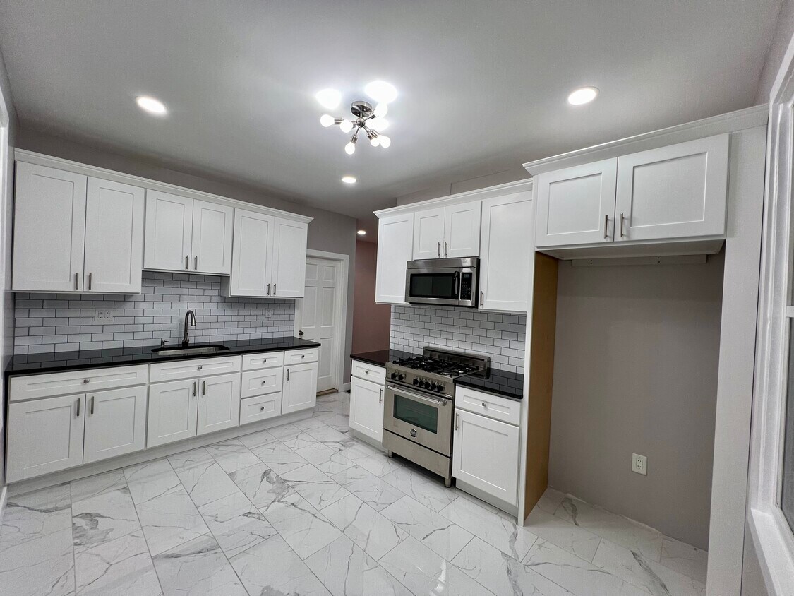 Cocina comedor moderna - 83 W 11th St