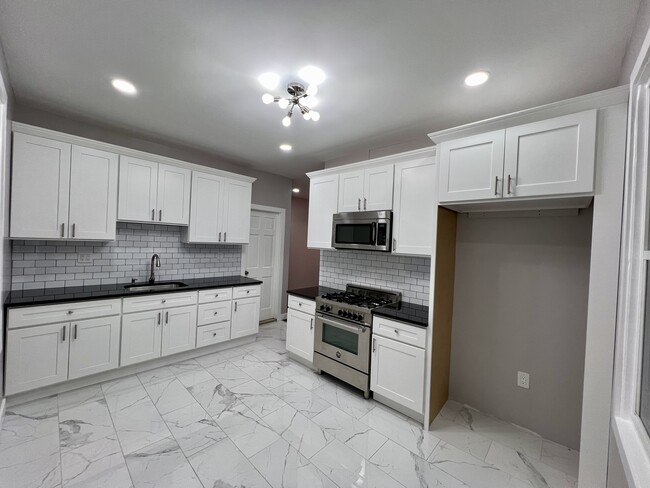 Modern Eat-in Kitchen - 83 W 11th St