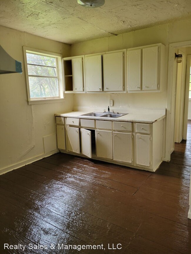 Building Photo - 1 br, 1 bath House - 2221 Woodlawn Street