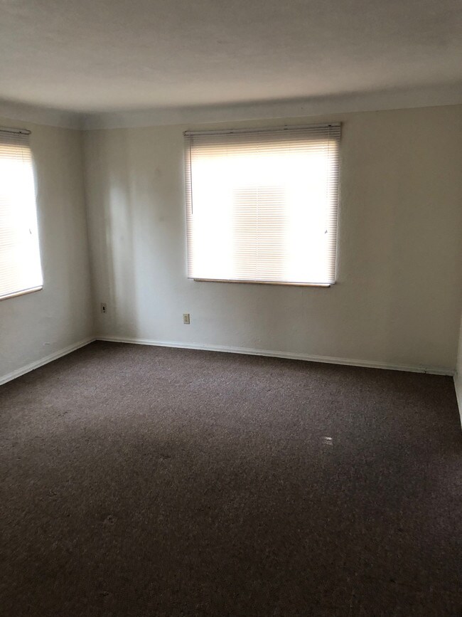 Building Photo - 2978 Densmore Dr