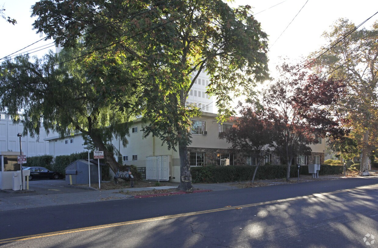 Foto del edificio - 30 N 13th St