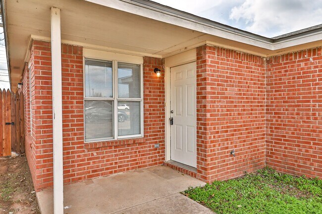 Foto del edificio - Cute 3 bed 2 bath Duplex