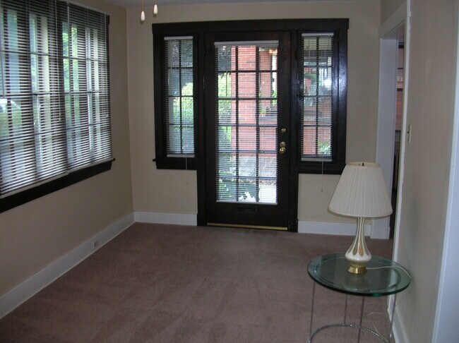 Building Photo - 573 S Braddock Ave