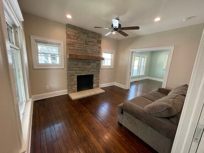 Foto del edificio - 324 E Center St