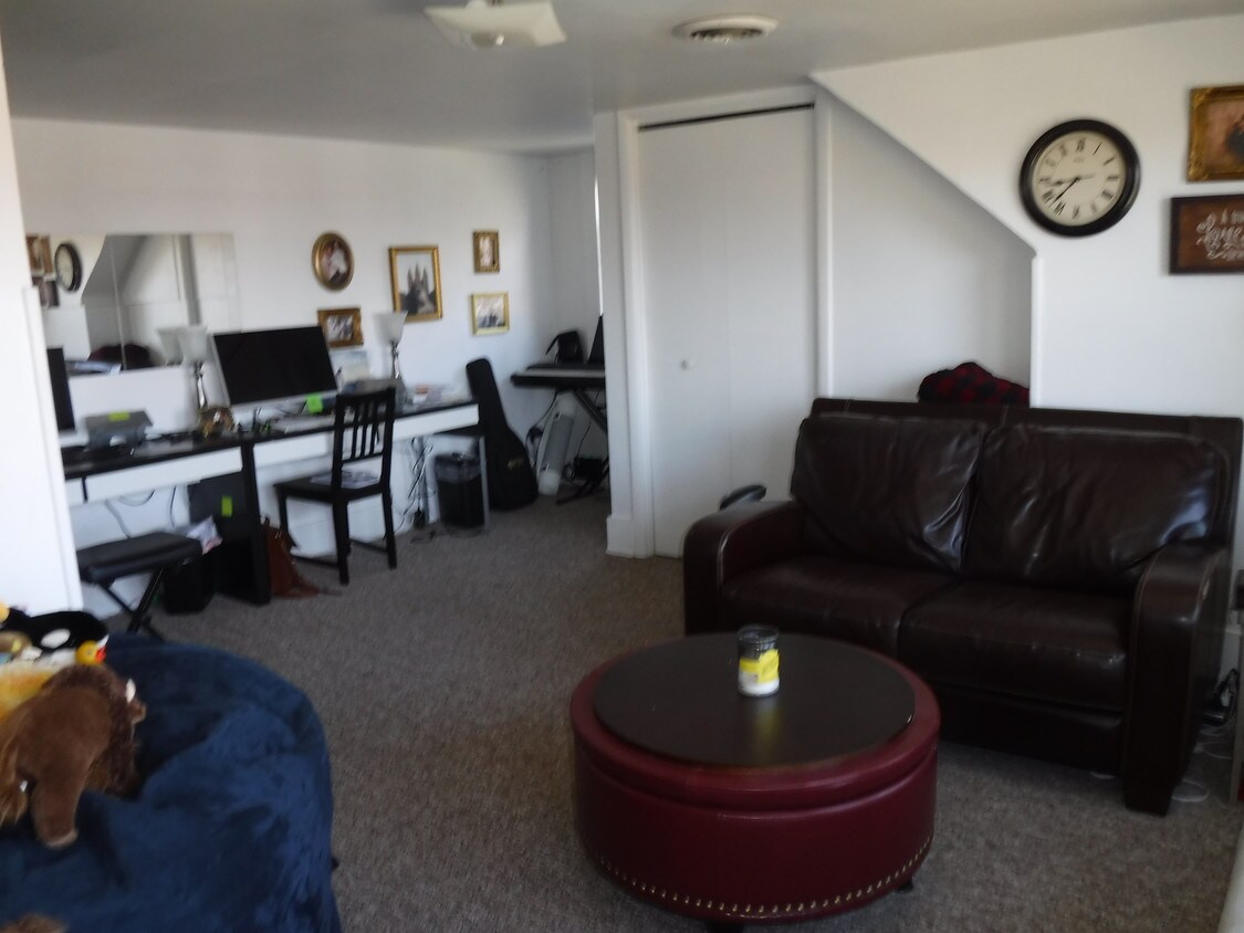 living room - 6326 Bartlett St