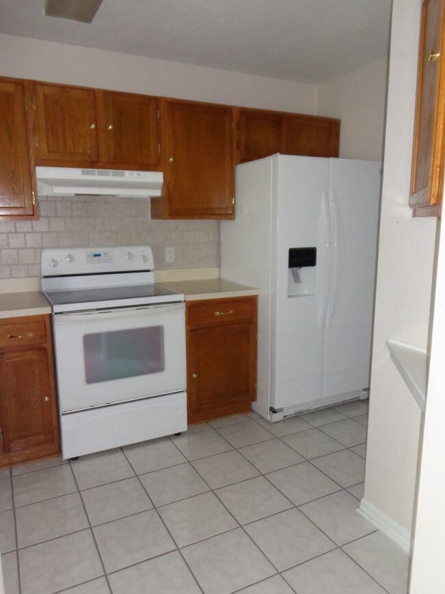 Foto del edificio - Cute 2/2 in Mill Pond PENDING LEASE