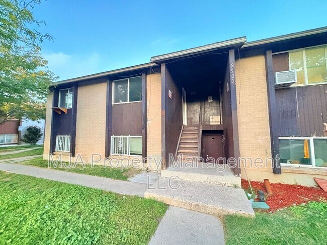 Foto del edificio - 2523 S Lakecrest Dr