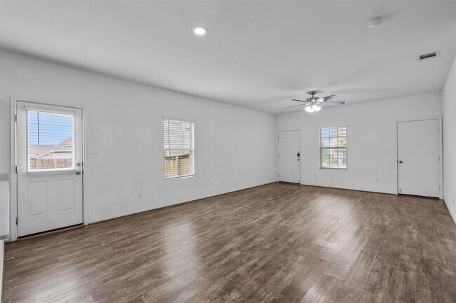 Building Photo - 791 Circle Wy