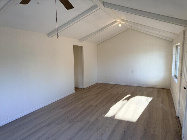 Foto del edificio - 409 W Mable St