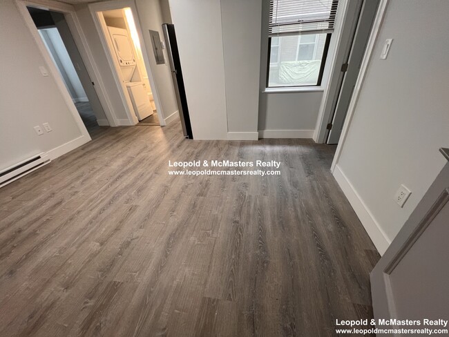 Building Photo - 65 Park Dr