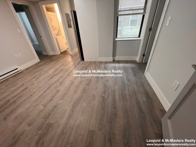 Foto del edificio - 65 Park Dr