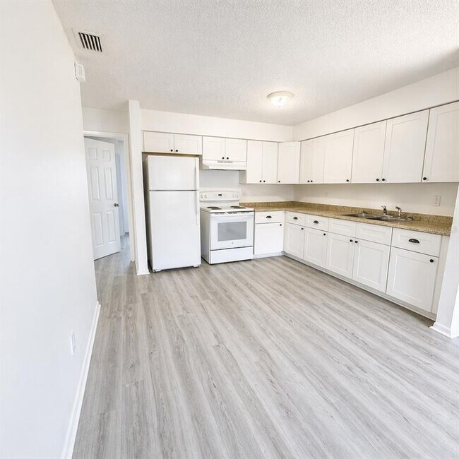 Foto del edificio - 8305 N Marks St