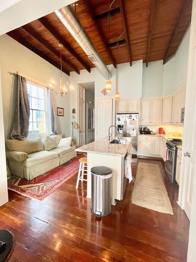 Kitchen/Dining Room - 3041-A Royal St