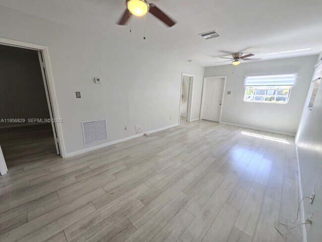 Foto del edificio - 3083 SW 17th St