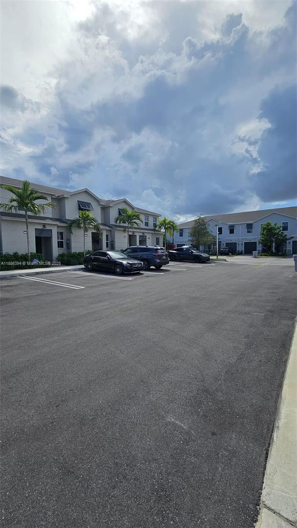 Foto del edificio - 364 NW 8th Ct