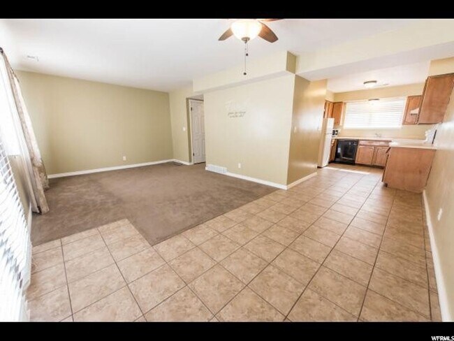 Foto del edificio - 3 Bedroom 1.5 Bath Magna Condo. Pets Welcome