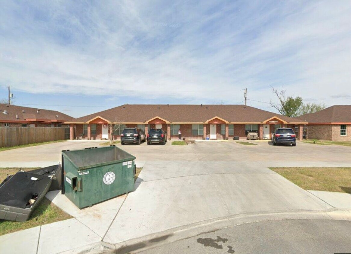 Foto principal - 704 Thompson Rd