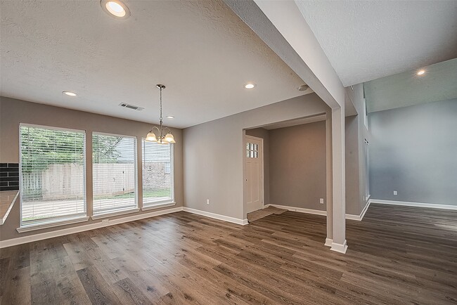 Foto del edificio - 1623 Cherry Ridge Dr