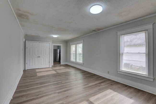 Building Photo - 2125 Annie Baxter Ave
