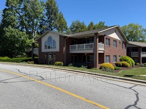 Building Photo - 1465 S Lakeshore Dr