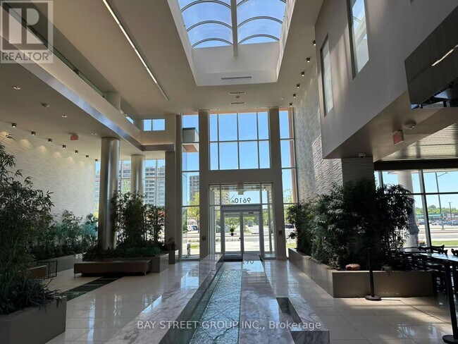 Photo du bâtiment - 9608-9608 Yonge St