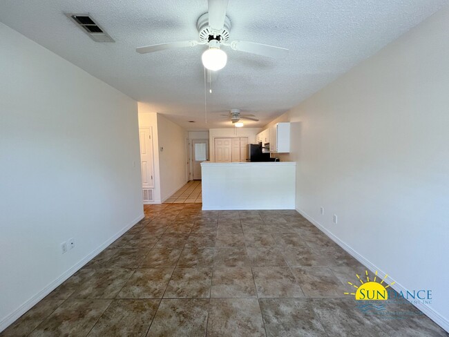 Building Photo - Great 2-bedroom home with an updated kitch...