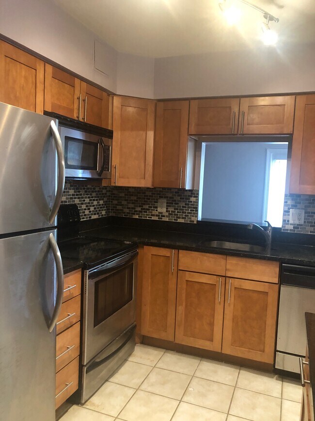 Foto del edificio - 3808 Porter St NW