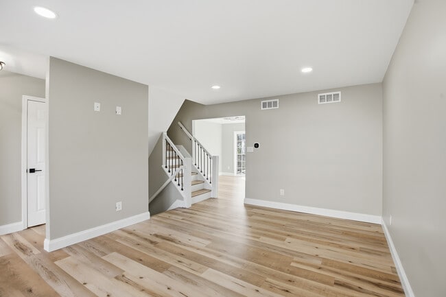 Building Photo - 3459 Howell Ct