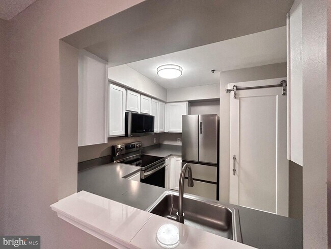 Foto del edificio - 564 McManus Way