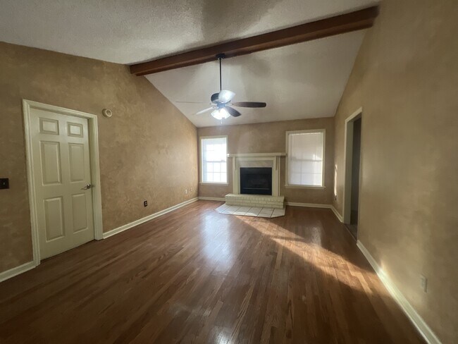 Building Photo - 808 Barony Ln