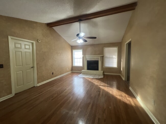 Foto del edificio - 808 Barony Ln