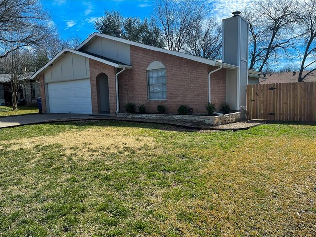 Building Photo - 1209 Kenyon Dr