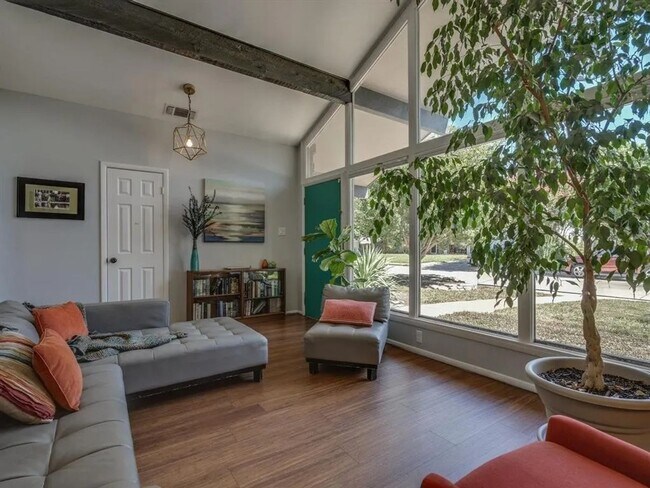 Foto del edificio - Spectacular Home in Holiday Heights Add!  Come see Me!! I can be yours!!