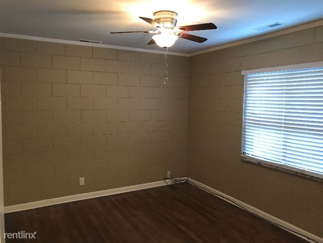 Building Photo - 1 br, 1 bath Apartment - 1355B Oakland Ave