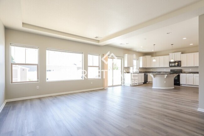 Building Photo - REDUCED!