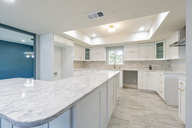 Foto del edificio - 6370 Conniewood Sq