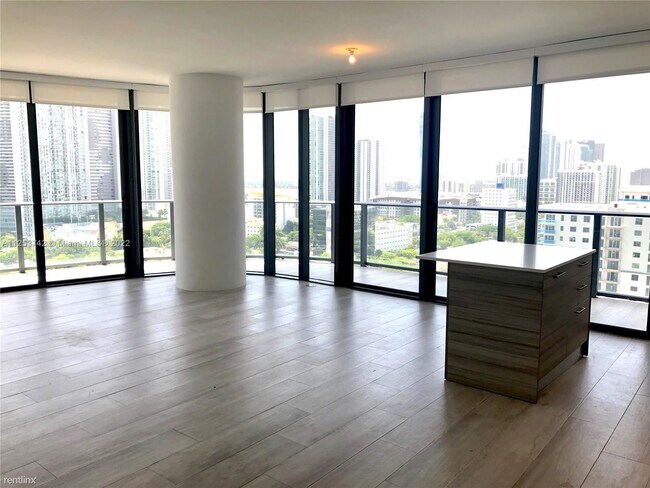 Building Photo - 2 br, 2 bath Condo - 101 NE 34th St Luxury...