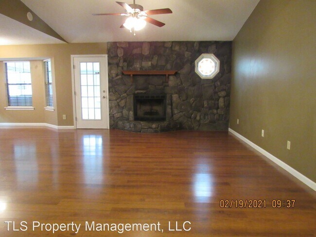 Foto del edificio - 3 br, 2 bath House - 104 Caldwell Ct 1
