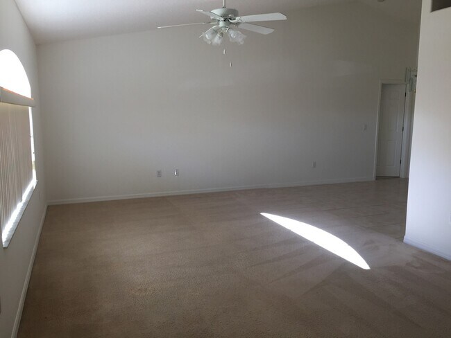 Building Photo - Beautiful 3 /2 Home with HUGE Lanai!