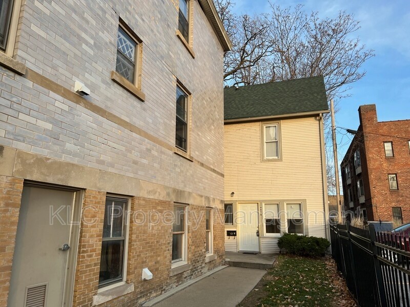 661 17th St, Des Moines, IA 50314 Condo for Rent in Des Moines, IA