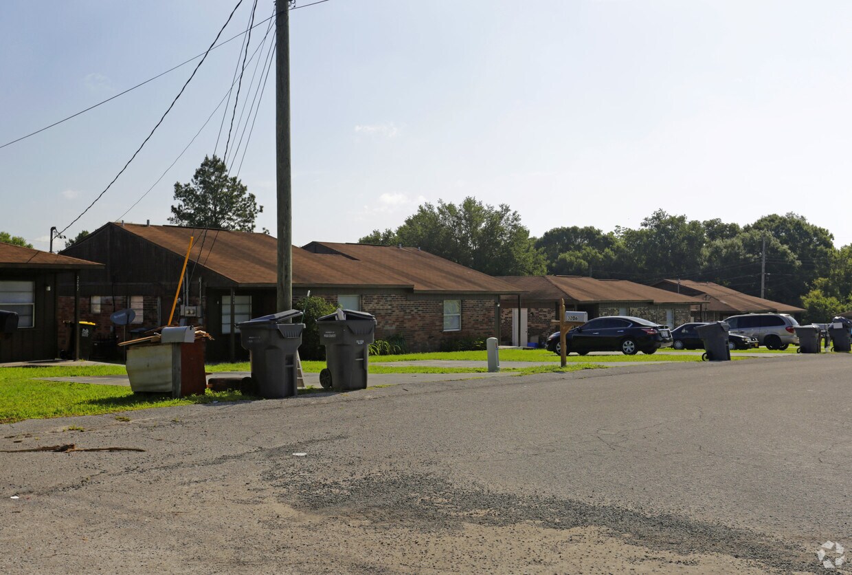 Foto del edificio - 3206 Crystal Hills Loop S